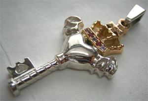 キー＆クラウンペンダント