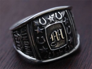 蹄鉄スクエアカレッジリング1