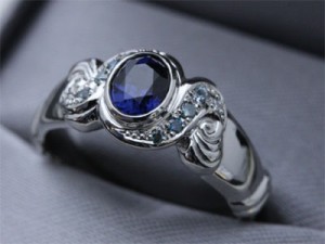 水モチーフのエンゲージリング1