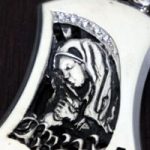 マリア像モチーフのペアペンダント