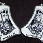 マリア像モチーフのペアペンダント