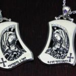 マリア像モチーフのペアペンダント